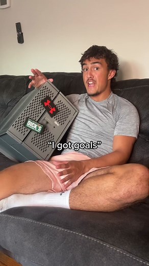 Senior year is going to be 🔥 so I have to make sure that I look and feel the part! Thankfully @DICKS Sporting Goods and @Under Armour have me looking fresh in some pieces from the new UA Essentials Fleece Collection #DKSpartner