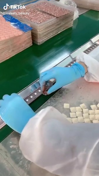 Eyeshadow Factory Makeup Manufacturing Process