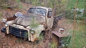 Abandoned 1953 GMC Truck Spent 30 Years on a Mountain, Comes Back to Life