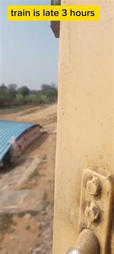 train late 3 hours#train#pasenger#waiting