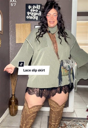 Stylish Lace Slip Skirts for Plus Size Fall Fashion
