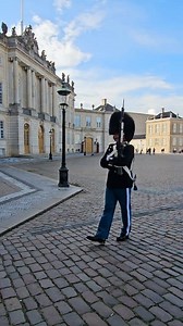 Nice Amalienborg Palace Copenhagen 💂‍♀️👌🇩🇰 #discoveringdenmark #denmark #copenhagen #europe #reelsviralvideo #beautifuldestinations | Discovering Denmark World