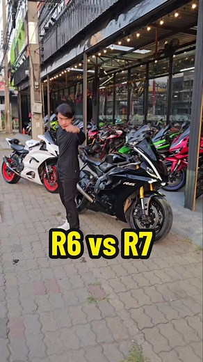 การพบหน้ากันระหว่าง Yamaha R6 และ R7