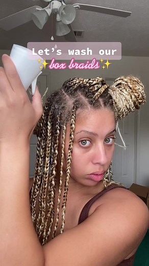A lil tutorial on how I wash my braids! I try to do this once a week/whenever I work out. It keeps my build up at a minimum without causing breakage/unecessary frizz #naturalhairtutorial #boxbraidstutorial #washingbraids #knotlessbraidstutorial #braidrefresh #naturalhairtiktok #fypage #EveryKiss