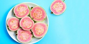 Don’t Throw Away Guava Seeds, Here Are 5 Ways They Can Benefit You | Herzindagi