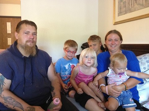 Homeless Family with 6 Children Lives in a Small Hotel near St Louis