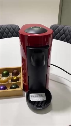 NESPRESSO COFFEE MACHINE R2000