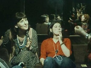 190K views · 1K reactions |  FILMS DE FEMMES. Dans les fictions diffusées à la TV, près de neuf réalisateurs sur dix sont des hommes : c'est ce que révèle l'étude inédite publiée par La Revue des médias. En 1975, des réalisatrices évoquaient leurs difficultés et se posaient la question : c’est quoi, un cinéma au féminin ? | INA | Facebook