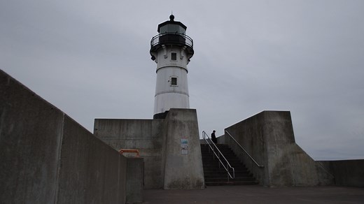 Touring Canal's Iconic North Pier Light