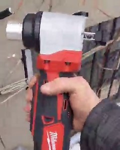 Variable Speed Trigger for Controlled Strips. M18™ Cable Stripper. Video Credit: @montrealsparky Learn More > http://ms.spr.ly/6189d8dZc | Milwaukee Tool