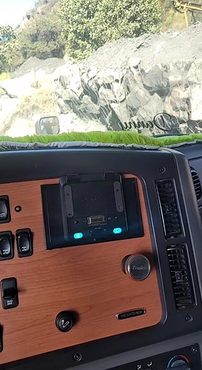 Exploring the Freightliner Dashboard and Controls