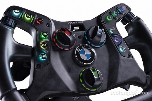 BMW et Fanatec lancent un volant compatible pour la piste et l'eSport