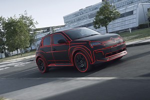 "Tout le monde la voulait" : Renault lance une version thermique de sa R5 E-Tech