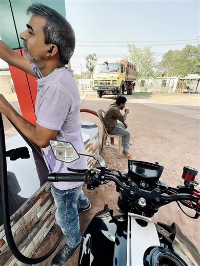 মোটরবাইক প্রেম: কেন বাইক থাকলে সবকিছু ভালো লাগে