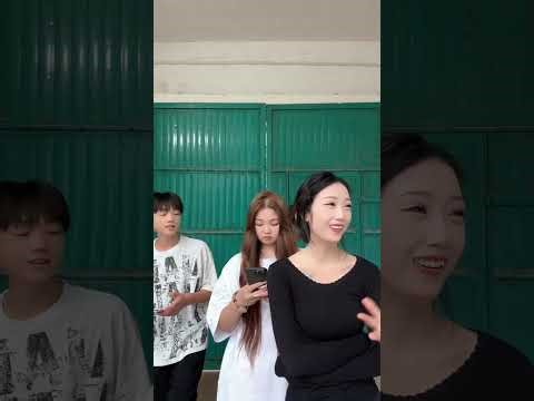 The one who walks wears windy clothes,