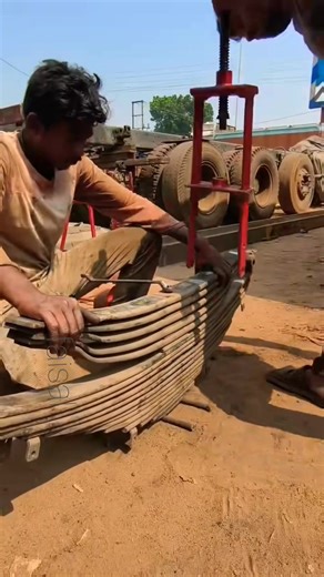 Truck leaf spring restoration tool🛑🧑‍🔧 #Mechanicworks #automotive #workshop #usa #mecanicien #automobile #machine #reelsfyp | Alex Mechine