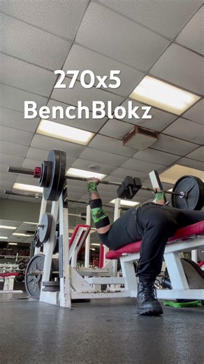 Some 5x5 work on the bench press with 270 lbs using the ‪@BENCHBLOKZ‬ #benchpress