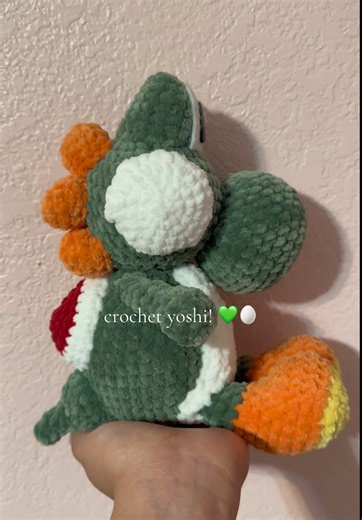 crochet yoshi!!! i love his little side view i think he came out so cute 😭 kinda want to make a pink one next? 🤭✋🏼 💚 pattern: crochetpinkpumpkin #crochet #crochettok #yoshi #supermario #yoshiisland