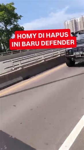 Fathan mobil sunter on Instagram: "Defender 300 TDI biru ini luarnya cakep kebangetan. Cat masih hidup, body lurus, aura mobil beneran kepake. Interior? Yang tadinya homi dan , kebanyakan main di mall sekarang dikembalikan ke standar. Karena Defender itu bukan soal nyaman dulu, tapi soal karakter, fungsi, dan nilai. Yang paham, bakal bilang: “Nah… ini baru Defender.” #fathanmobil #defender #300tdi #landroverdefender110 #otomotifindonesia"