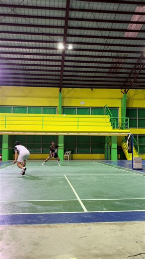 Mastering the Backhand Smash in Badminton