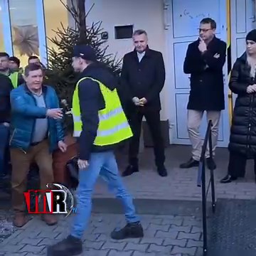 1.4M views · 34K reactions | POLITYCY DO ROBOTY! Koniecznie oglądaj do końca 藍 | MIR live tv- Media Informacje Relacje | Facebook