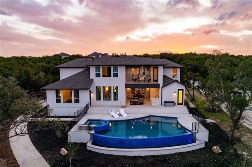 Why choose pool day or lake day when you can do both? 💦🌊 Good Life at The Hollows: pool spa, private dock/boat slip, game movie nights, and Beach Club access. Walker’s got you 24/7. #austin #shorttermrentals #vacation