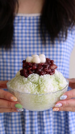 Lactose Free Bingsu! 🍧 Hosting a shaved ice party is a tradition I started in recent years. My friends and I would each bring our favourite toppings for shaved ice and make a toppings bar right beside the shaved ice machine. Of all shaved ice desserts, Korean bingsu is my favourite because instead of plain ice, the base is made of milk, which makes the dessert so creamy. For the bingsu this year, I’m using Dairyland Lactose Free milk, which is easy to digest and 100% Canadian milk. It doesn’t h