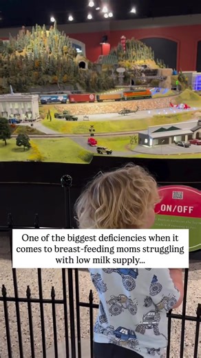 It’s not hydration. And it’s usually not “your body failing.” ‼️ But before we dive in, make sure to follow @thelactationkitchen so I can share my best milk-boosting recipes with you when they drop! 👉 It’s under-fueling. Most breastfeeding moms simply aren’t eating enough — especially protein, iron, and overall calories — to support milk production and recovery. When I was a first-time mom, I was: • snacking instead of eating real meals • skipping protein • running on caffeine oatmeal • wonderi