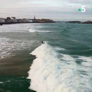 Des projets pour le week-end ? Venez visiter Saint-Malo avec Jérôme Pitorin samedi à 20h50 sur France 5 #saintmalotourisme Et retrouvez Echappées Belles sur france.tv ➡ http://bit.ly/EchappeesBellesReplay | Echappées Belles