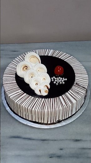 Black Forest Expert Cake Decorating Tutorial #blackforest #cake #yummy #shorts #viral