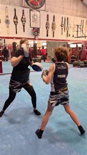 This boy is class absolutely loved training Freddy what a talent well impressed last round too worked hard today 💪💙 #boxing #kickboxing #gym #training #tinathemachine
