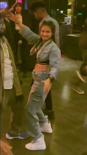 Angreji Beat song Yo Yo Hani Singh Jabardast dance video viral girl