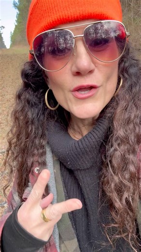 Snare placement on a fence line! #bobcat #predatorcontrol #trapper #trapping