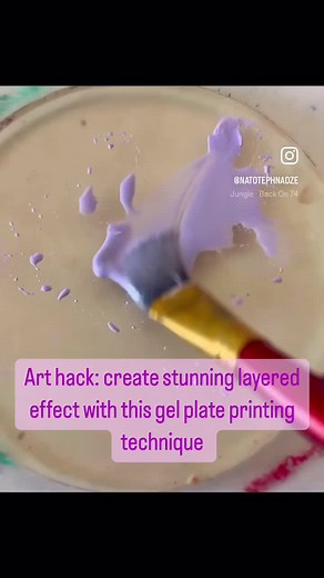 🎨✨ Gel Plate Printing Tutorial ✨🎨 Ready to dive into the world of gel plate printing? Follow these simple steps 👇 to create stunning prints: 1. Apply your favorite stencils on the gel plate. 2. Splash on some vibrant colors! You can use fluid acrylics or mix your own with acrylic paint and water. 3. Let the paint dry and apply a contrasting color. 4. Carefully remove the stencil. 5. Allow the paint to dry completely. 6. Apply a layer of gel medium. 7. Press a sheet of tissue or deli paper ont