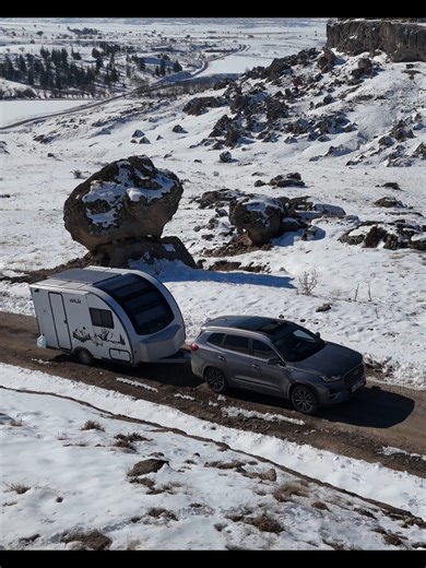 Karlı Havada Ve Çamurlu Yollarda Gerçekten Çekme Karavan Çekmek Çok zor Sizin böyle bir Tecrübeniz Var mi 🤔 #kamp #çekmekaravan #karavan #karavankampı #karavangünlükleri #doğa #karkampı