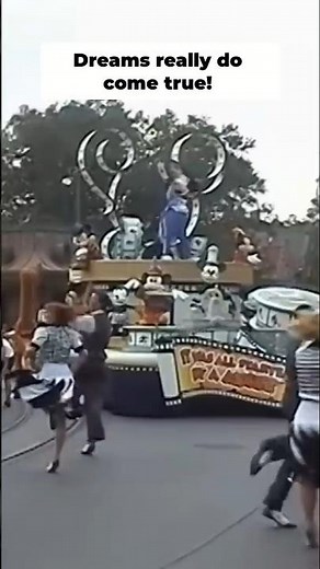 Classic Disney Day Parade Footage Every Fan Will Love ☀️🏰