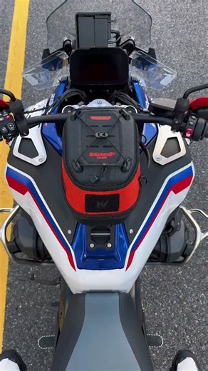 Rhinowalk Official Team on Instagram: "Magnetic Tank Bag ⚙️ on the BMW R 1300 GS ️ Effortless quick release, built for every adventure!  #BMWR1300GS #TankBag #MotorcycleGear #AdventureBike #QuickRelease #RideInStyle"