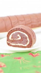 82K views · 221 reactions | Retro recept na zamatovú roládu s lahodnou čokoládovou polevou. | NajRecept.sk - najlepšie recepty | Facebook