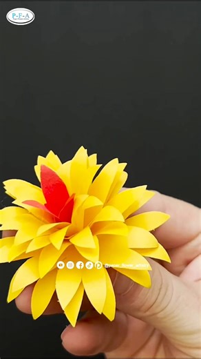 Learn how to create stunning handmade paper flowers using simple materials! 🌷 This short and satisfying video shows step-by-step how to shape and design perfect paper petals — so relaxing to watch 🎶 ✨ Perfect for home decor, craft lovers, and DIY enthusiasts! ❤️ Don’t forget to Like, Comment, and Share to support my art! #PaperFlowersArtistry 🌸 | Hab Crafts