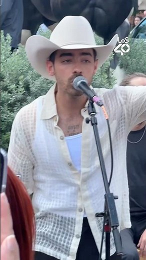 JOE JONAS vuelve a cantar “Gotta Find You” de Camp Rock 🥹🎤| LOS40