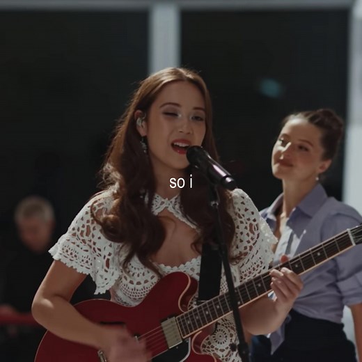 Silver Lining: Laufey's Lyrics and Stage Presence