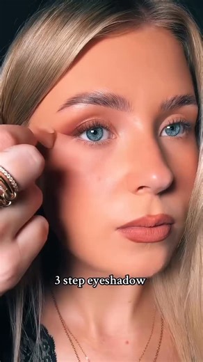 Makeup on Instagram: "Easy eyeshadow hack✨ @__bexbeauty__ #eyeshadow"