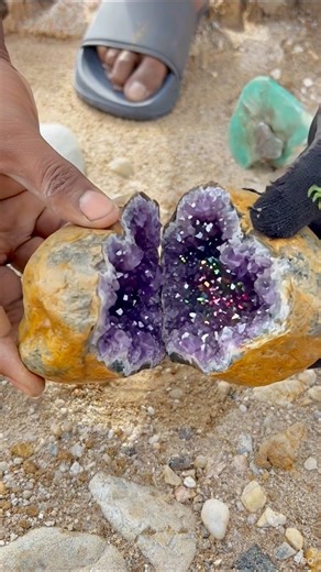 😱😱😱 Woow Unbelieveble. This stone is valued at USD 15,000 The name is Ai'r gold stone. #gold #stone #discovery #reels #all #followers #highlight #fblifestyle | Eldiansyah Gold