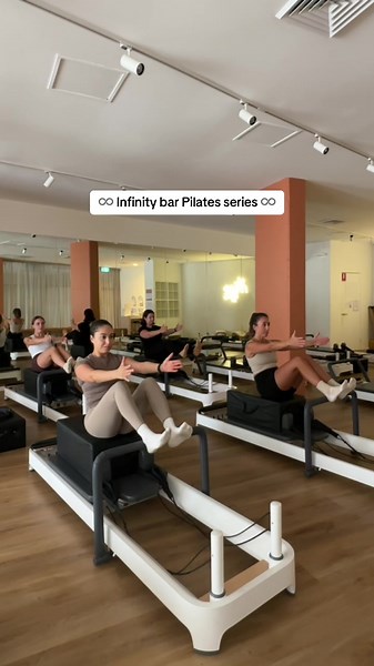 Using the infinity bar to spice up our Pilates class 🥵 #reformerpilates #infinitybar #pilates
