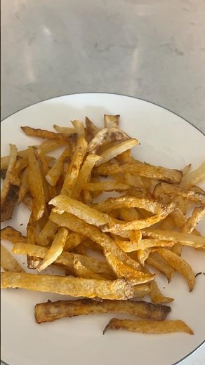 Crunchy, golden perfection with a hint of sweetness—air-fried jicama fries, the guilt-free snack✨🍟