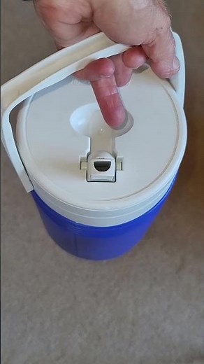 Coleman 1/2 Gallon Jug Review - INSULATED Water Jug