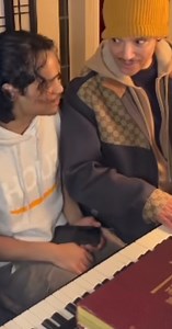 #SoulLovers … it’s good to see the legend #ElDeBarge doing what he loves with his family 🤩🤩🤩 .. y’all here for it too?? ❤️❤️🔥. 🎥 - @tferg3 #eldebarge #rnb #rnbsoul #acoustic #vocals #oldschool #falsetto #80srnb #debarge #switch #thedebarges #harmony #vocalharmony #rnbsoulmusiclovers #rnbvibes | R&B Soul Music Lovers