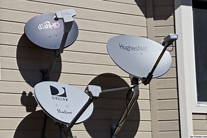 DirecTV Versus DISH Network: Un aperçu - COMMENT 2025