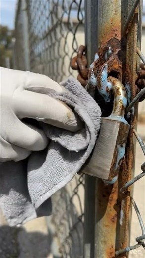 From Corroded to Clean – Padlock Restoration in Seconds