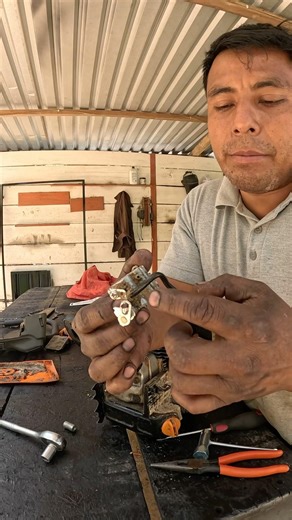 Cómo no conectar correctamente las mangueras del carburador de una motosierra #parati #herramientas